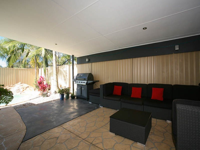 171 Crestwood Drive, Molendinar QLD 4214