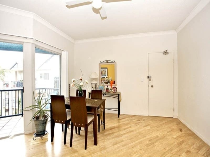 27/522 Marine Parade, Biggera Waters QLD 4216