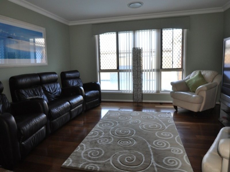 112 crestwood Drive, Molendinar QLD 4214