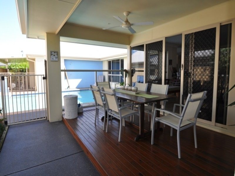 112 crestwood Drive, Molendinar QLD 4214