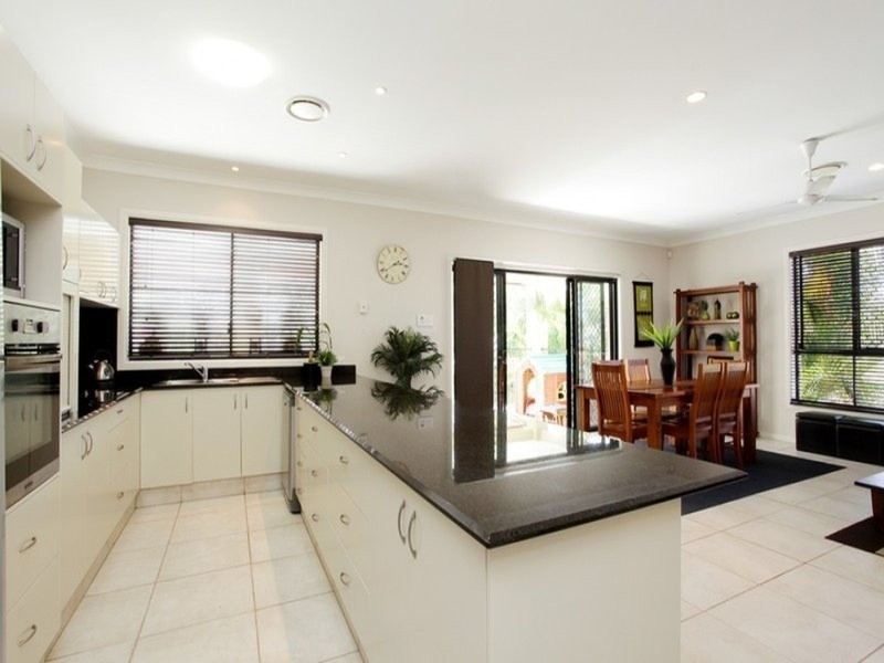 11 Leeds Close, Arundel QLD 4214