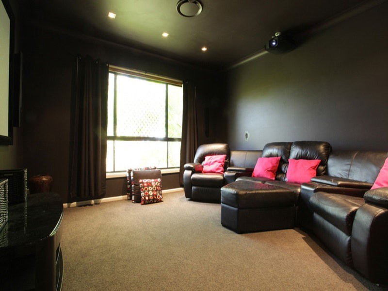 11 Leeds Close, Arundel QLD 4214