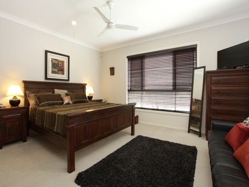 11 Leeds Close, Arundel QLD 4214