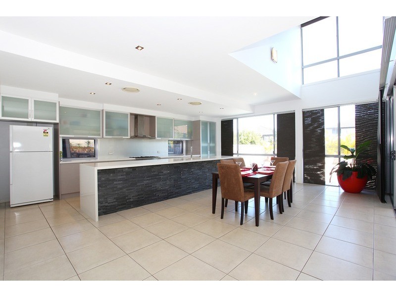 8 Corymbia Way, Molendinar QLD 4214