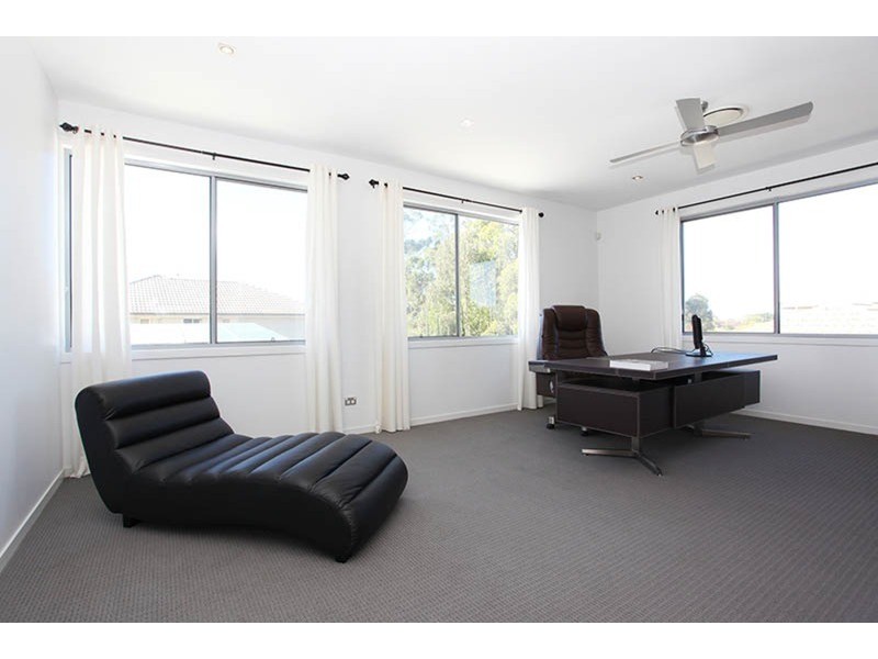 8 Corymbia Way, Molendinar QLD 4214