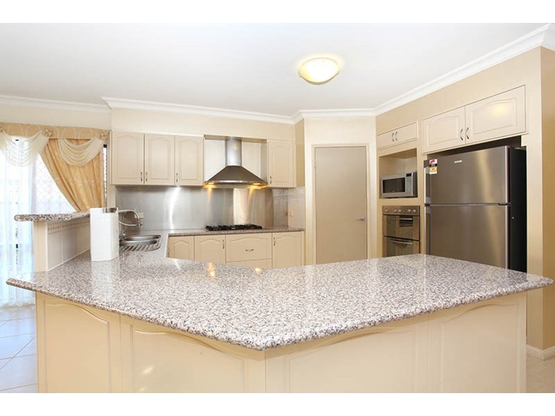 109 Crestwood Drive, Molendinar QLD 4214