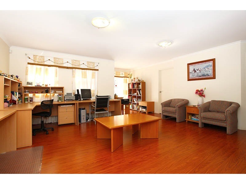 109 Crestwood Drive, Molendinar QLD 4214