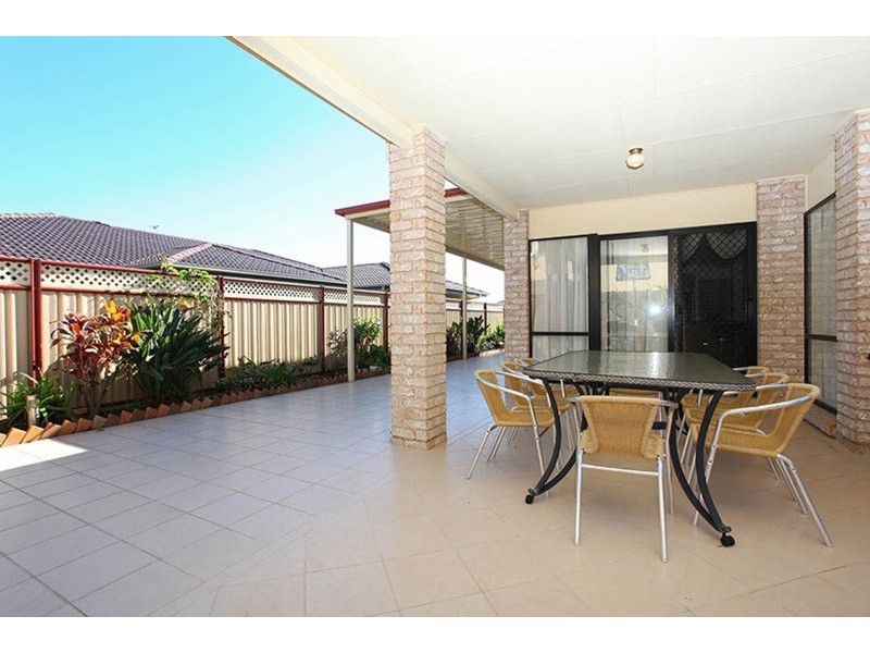 109 Crestwood Drive, Molendinar QLD 4214