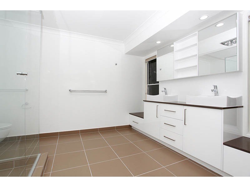 21 Kingsway Drive, Molendinar QLD 4214