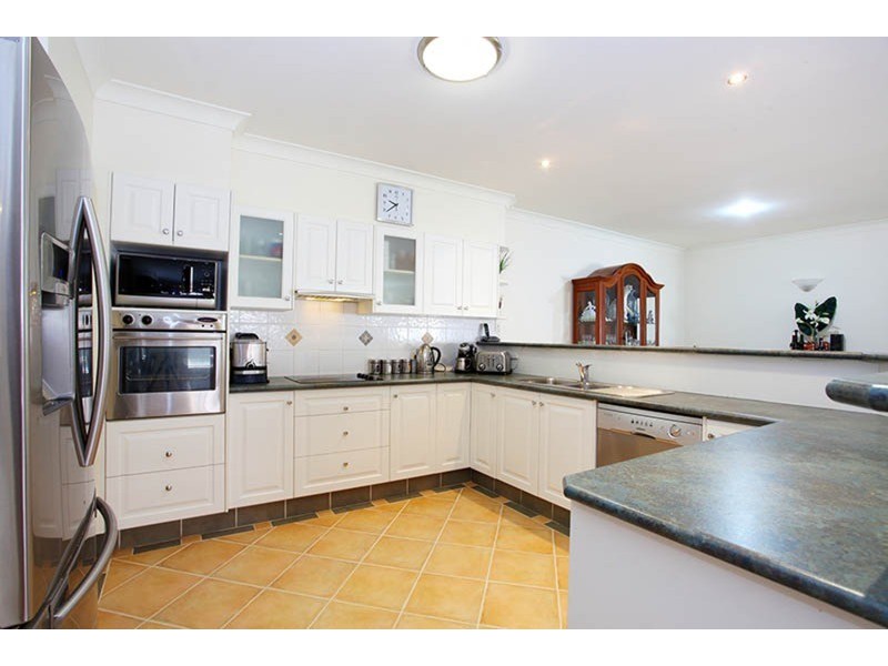 200 Crestwood Drive, Molendinar QLD 4214