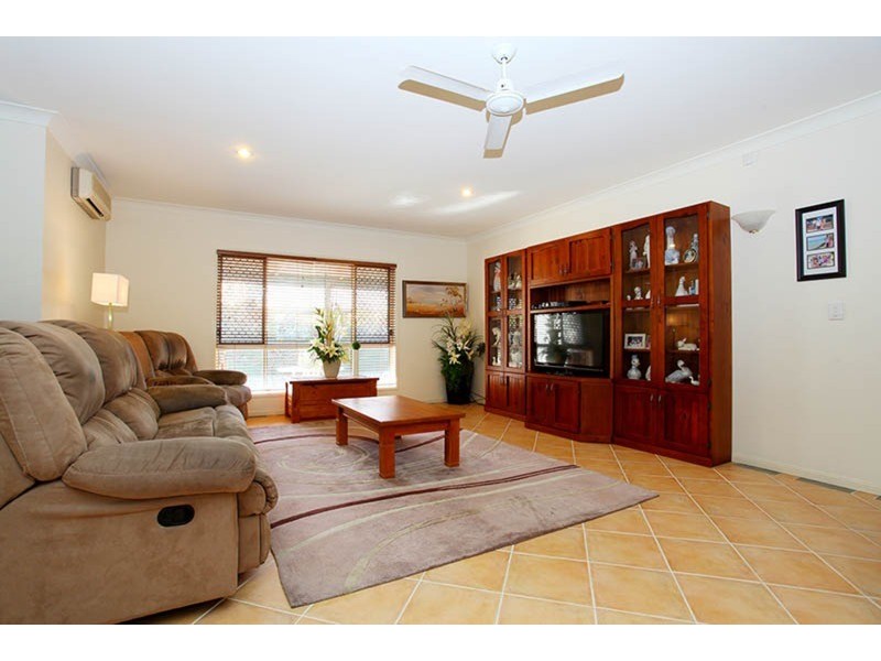 200 Crestwood Drive, Molendinar QLD 4214