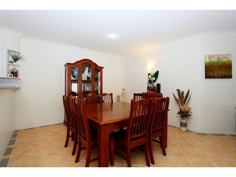 200 Crestwood Drive, Molendinar QLD 4214