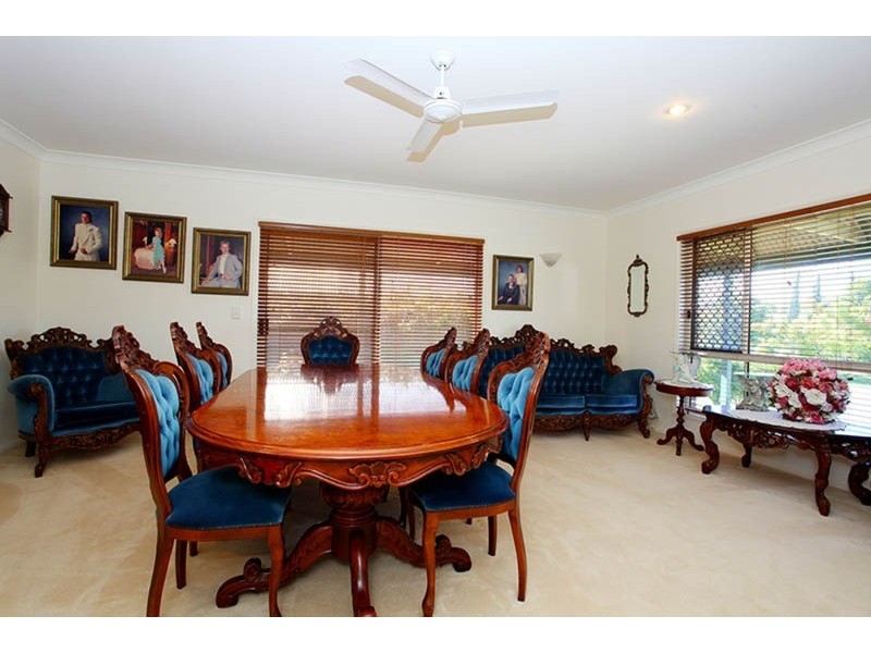 200 Crestwood Drive, Molendinar QLD 4214