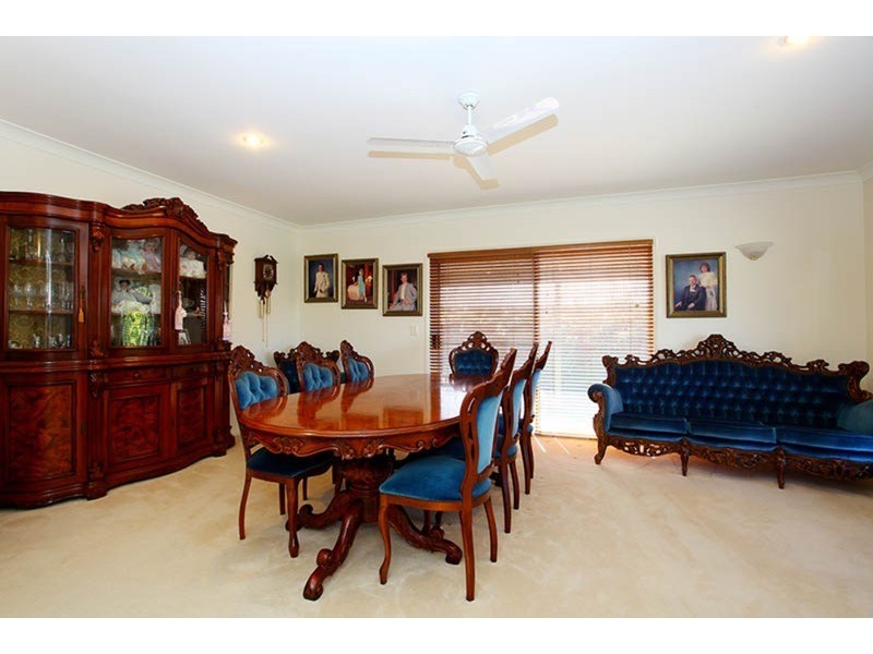 200 Crestwood Drive, Molendinar QLD 4214