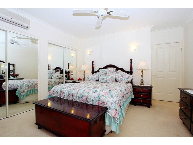 200 Crestwood Drive, Molendinar QLD 4214