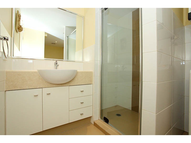 4/24 PARKER STREET, Labrador QLD 4215