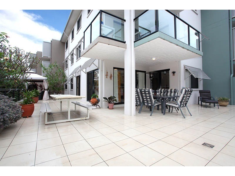 4/24 PARKER STREET, Labrador QLD 4215