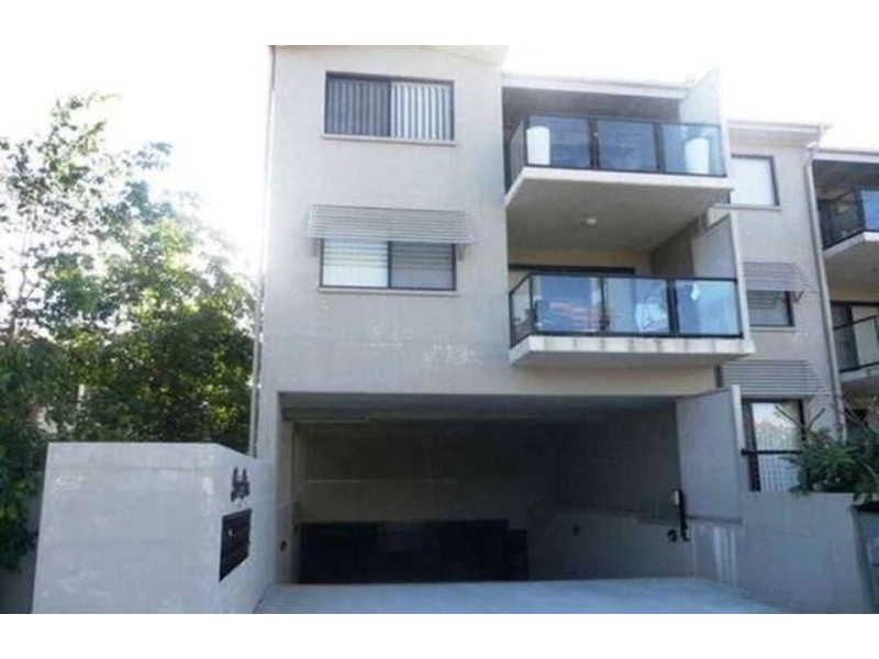 4/24 PARKER STREET, Labrador QLD 4215