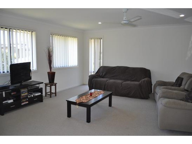 2/2 Ambition Street, Ormeau QLD 4208