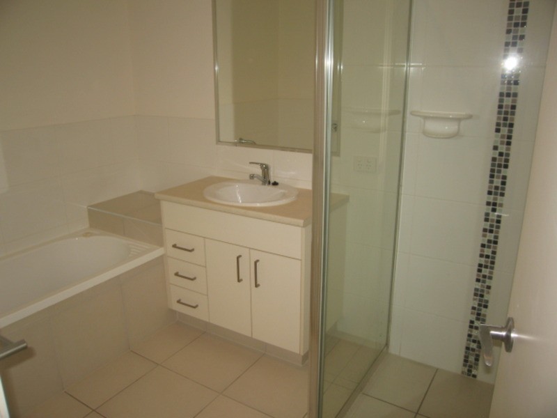 2/2 Ambition Street, Ormeau QLD 4208