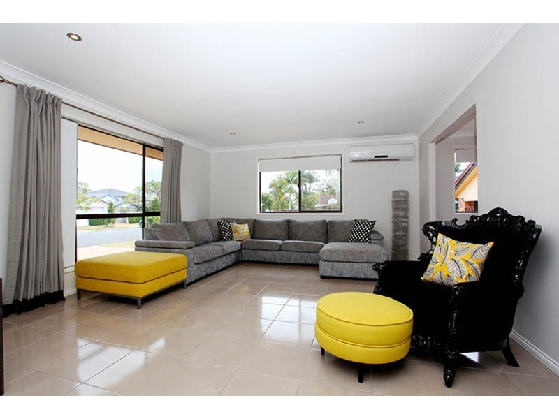 11 KAWANA CRESCENT, Ashmore QLD 4214