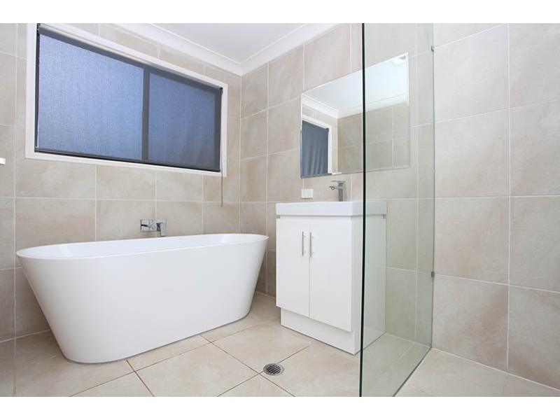 11 KAWANA CRESCENT, Ashmore QLD 4214
