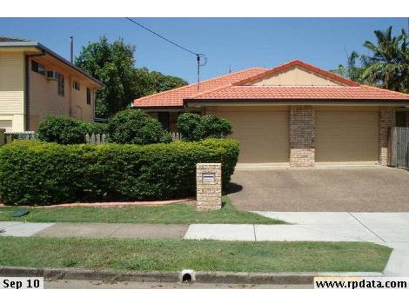 2/223 Turpin Road, Labrador QLD 4215