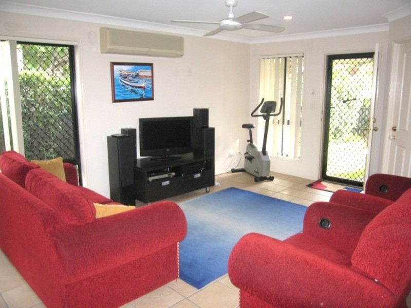 2/223 Turpin Road, Labrador QLD 4215