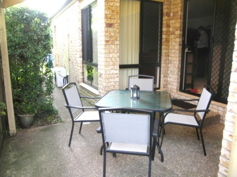 2/223 Turpin Road, Labrador QLD 4215