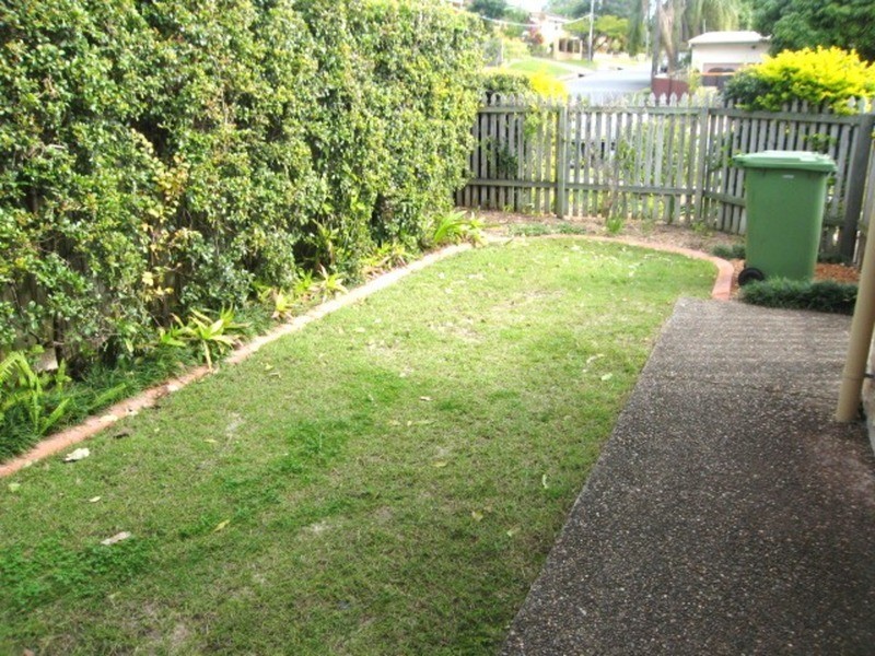 2/223 Turpin Road, Labrador QLD 4215