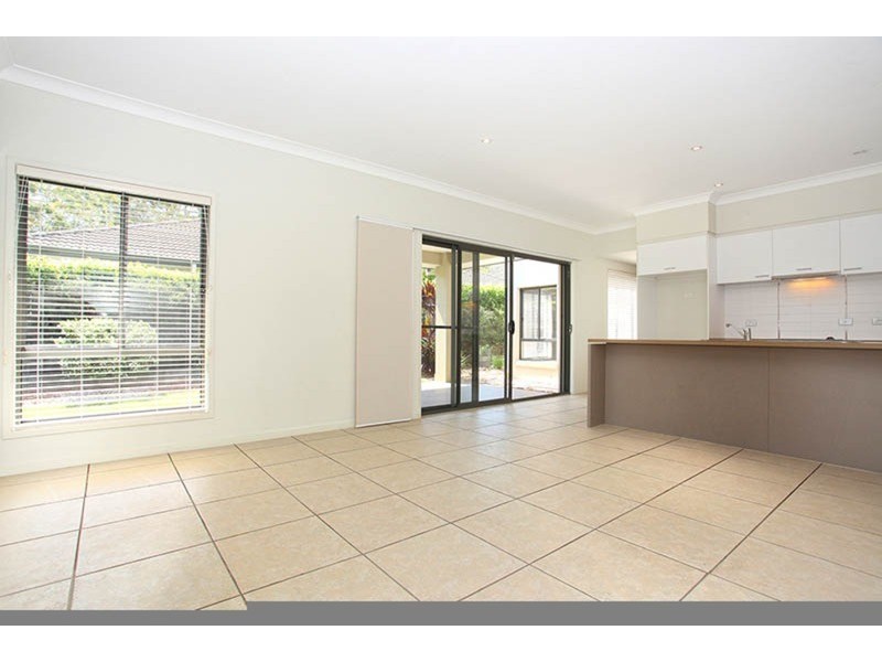 8 Mahogany Place, Molendinar QLD 4214