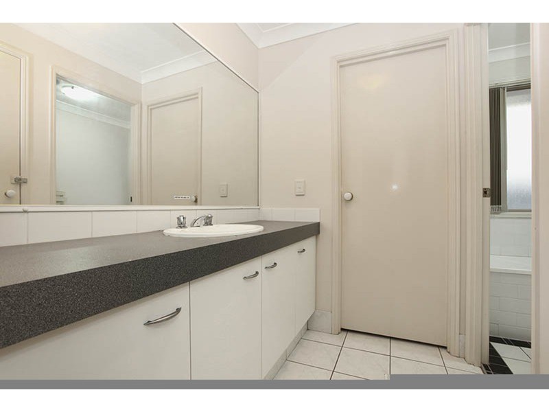 33 Desert Falls Crescent, Parkwood QLD 4214