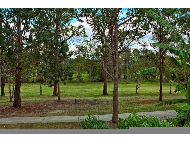 33 Desert Falls Crescent, Parkwood QLD 4214