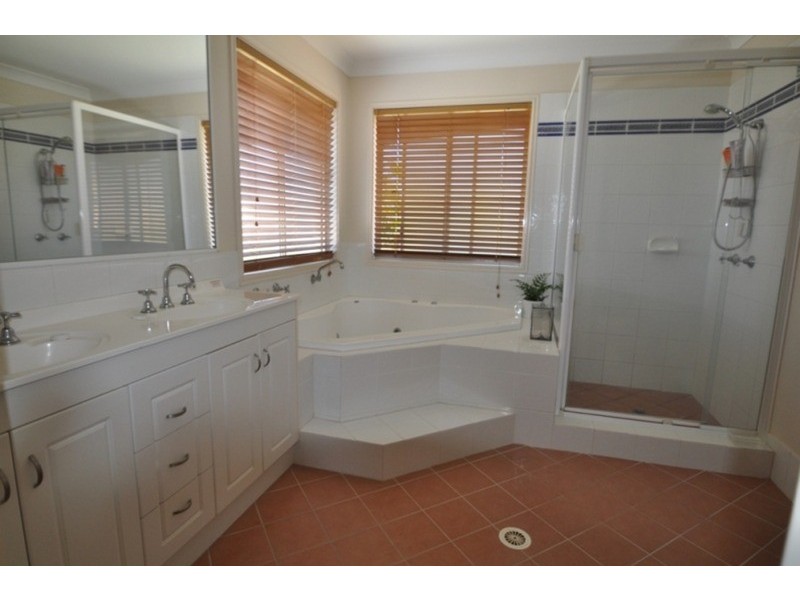 11 Redgum Place, Molendinar QLD 4214