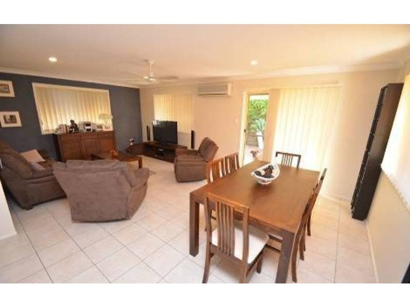 180 Greenacre Drive, Arundel QLD 4214