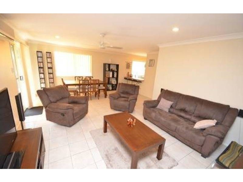 180 Greenacre Drive, Arundel QLD 4214