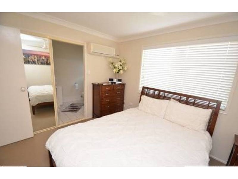 180 Greenacre Drive, Arundel QLD 4214