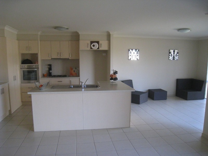 24 Stringybark Drive, Molendinar QLD 4214