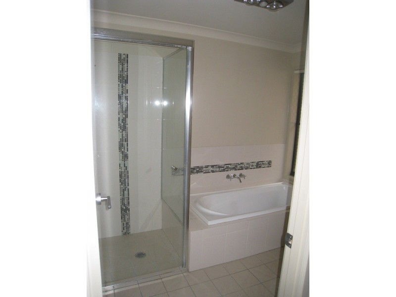 24 Stringybark Drive, Molendinar QLD 4214