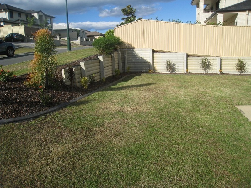 24 Stringybark Drive, Molendinar QLD 4214
