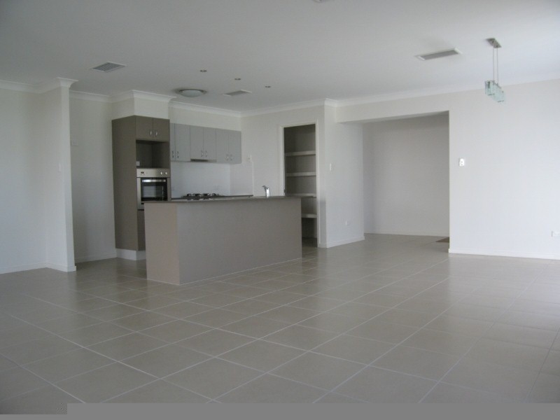 58 Highcrest Circuit, Molendinar QLD 4214