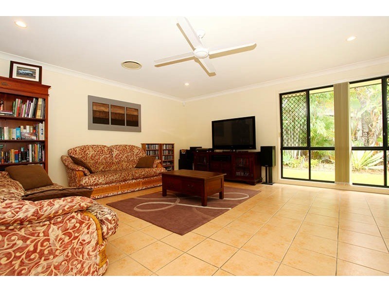 24 Lillywood Circuit, Molendinar QLD 4214