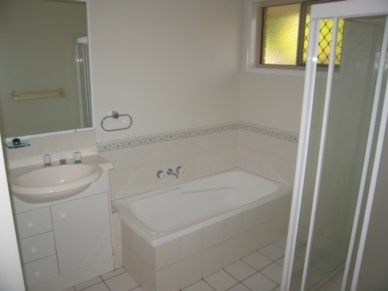 1 Laura Anne Drive, Windaroo QLD 4207