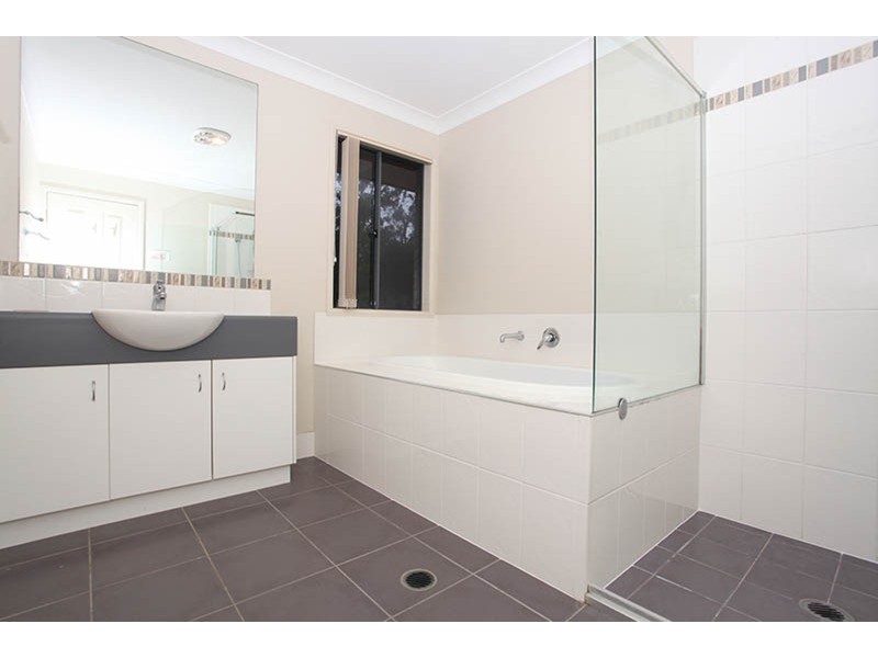 4 Banbrook Court, Molendinar QLD 4214