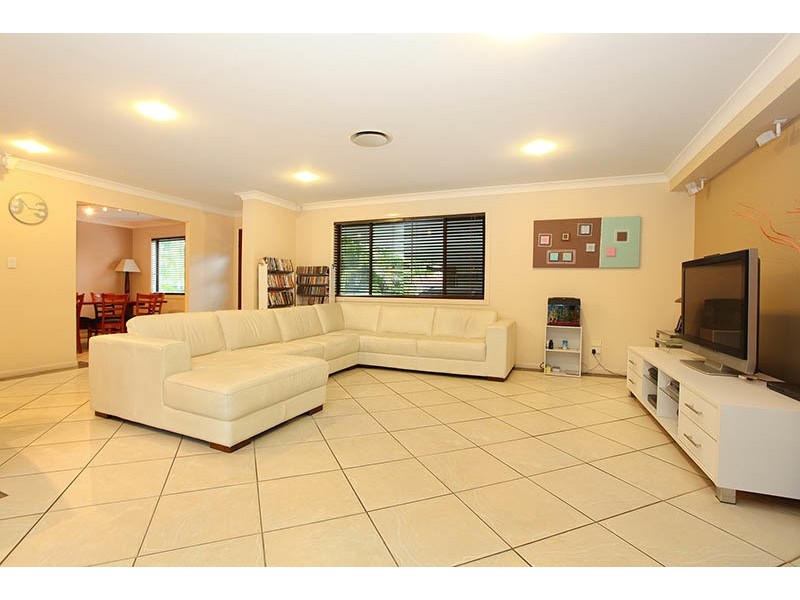 31 Macquarie Avenue, Molendinar QLD 4214
