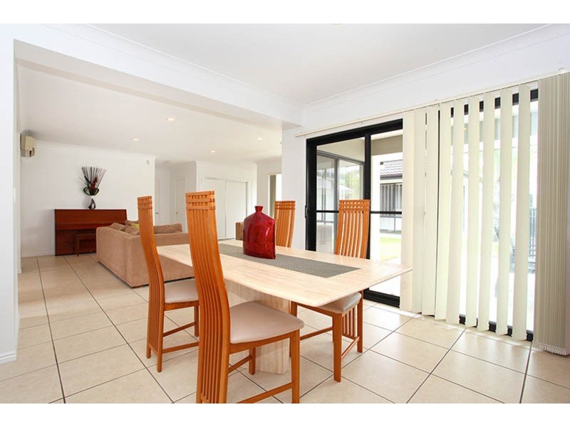 15 Highcrest Circuit, Molendinar QLD 4214