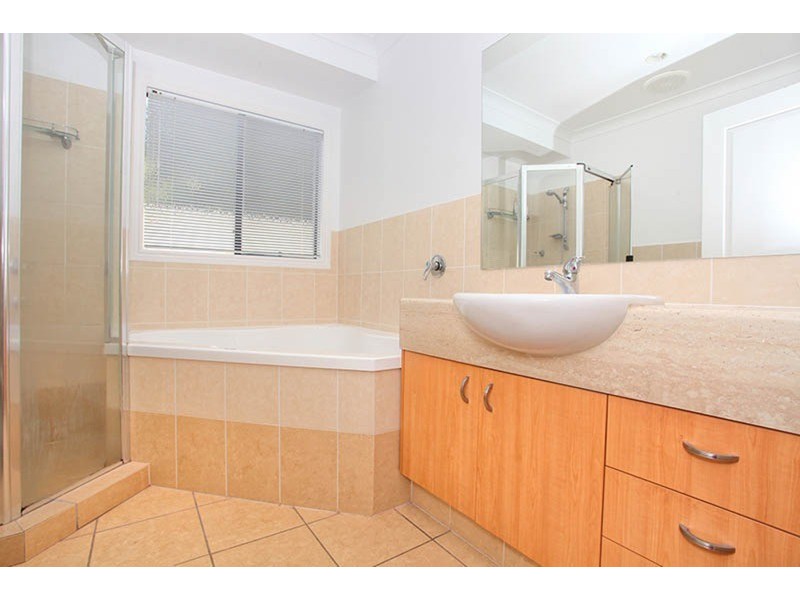 15 Highcrest Circuit, Molendinar QLD 4214