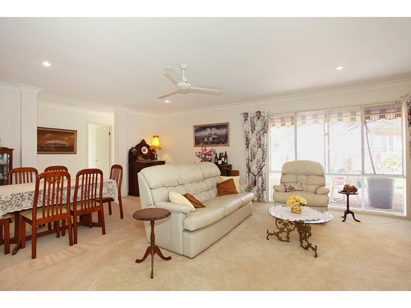 73 Crestwood Drive, Molendinar QLD 4214