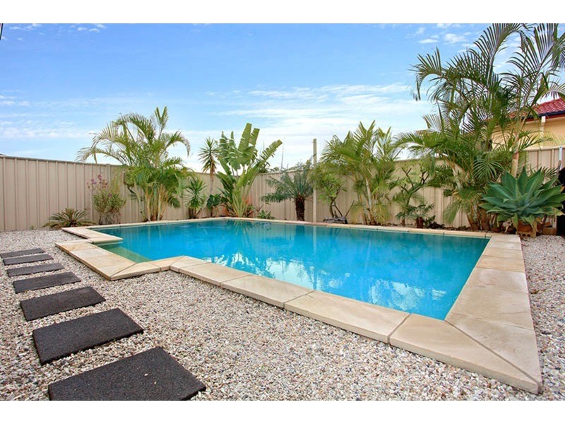 122 Crestwood Drive, Molendinar QLD 4214