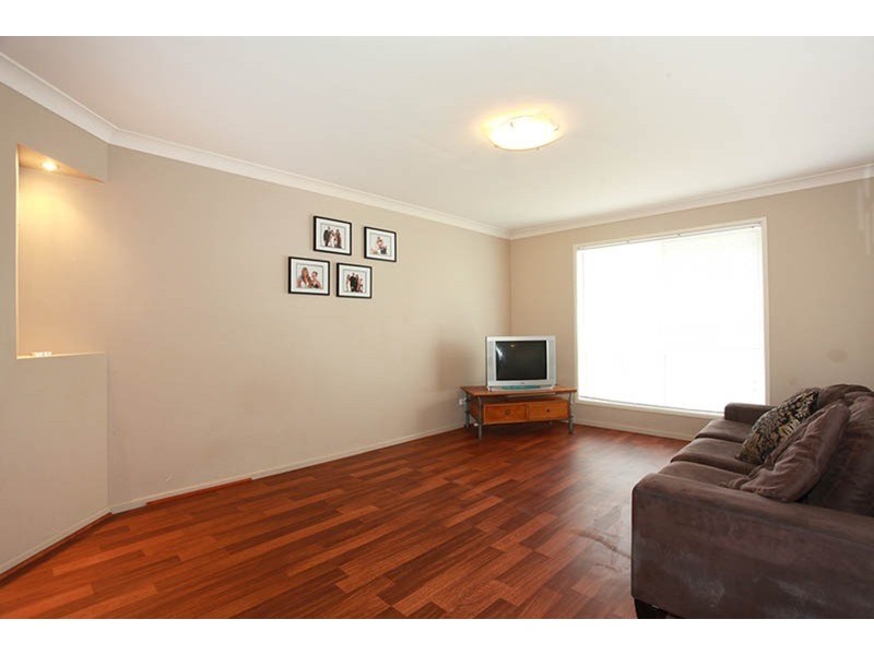 122 Crestwood Drive, Molendinar QLD 4214